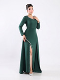خرید اینترنتی لباس مجلسی بلند مدل هلیا با پارچه مازراتی گرم بالا، دور یقه و چاک سنگدوزی شده در رنگبندی متنوع در فروشگاه ماه آذین